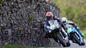 Motocykl wpadł w kibiców. Zawodnik i ośmiu fanów w szpitalu