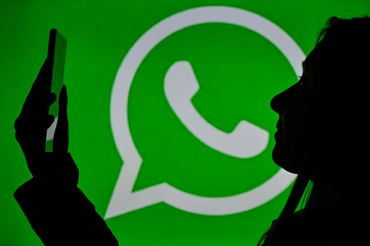 WhatsApp testuje nową funkcję (Artur Widak/NurPhoto via Getty Images)