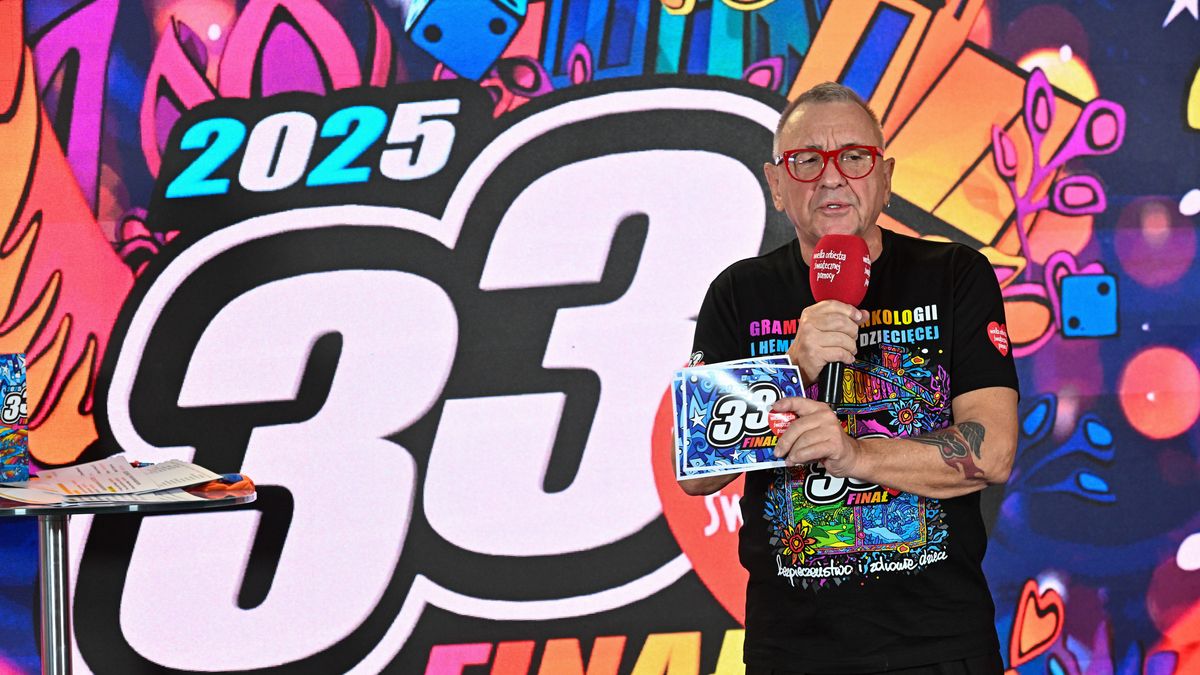 Warszawa, 27.01.2025. Prezes zarządu Fundacji Wielkiej Orkiestry Świątecznej Pomocy Jerzy Owsiak podczas konferencji prasowej w studiu telewizyjnym WOŚP na błoniach Stadionu Narodowego w Warszawie, 27 bm. Na spotkaniu podsumowano 33. Finał Wielkiej Orkiestry Świątecznej Pomocy. W tym roku zbiórka zostanie przeznaczona na potrzeby hematologii i onkologii dziecięcej. (ad) PAP/Radek Pietruszka