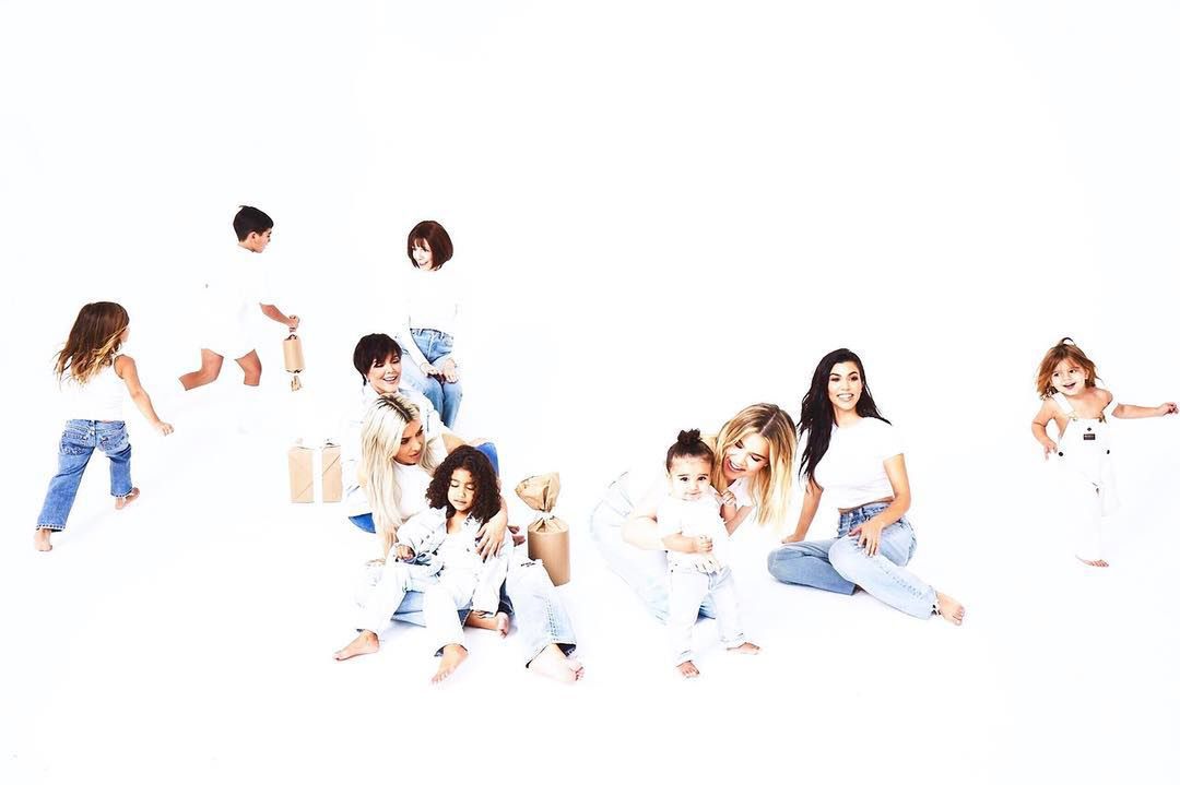 Świąteczna sesja rodziny Kardashian 

fot. Instagram