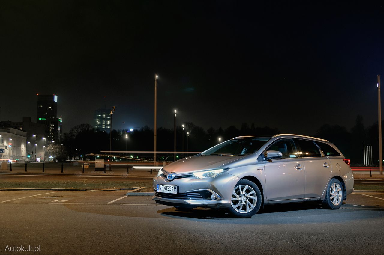 Toyota Auris Touring Sports Hybrid - zdjęcia