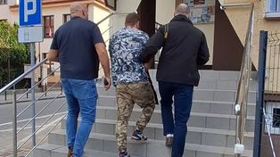 Przeworsk: Dwie kobiety zaatakowane na przystanku autobusowym. Napastnicy pobili je i ukradli im telefony