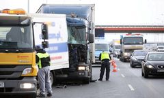 Dwie kolizje na Południowej Obwodnicy Warszawy. Ogromne korki