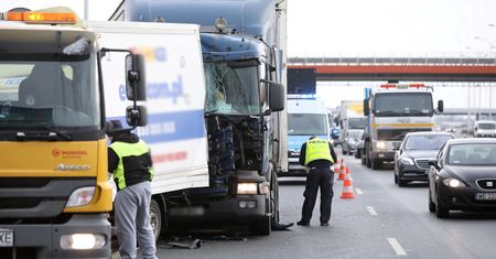 Dwie kolizje na Południowej Obwodnicy Warszawy. Ogromne korki