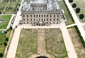 Historyczny ogród wyłonił się spod trawy. Wszystko przez rekordowe upały