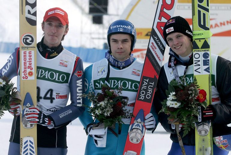 Podium próby przedolimpijskiej w Pragelato. Od lewej Michael Urrmann, Matti Hautamaeki, Thomas Morgenstern