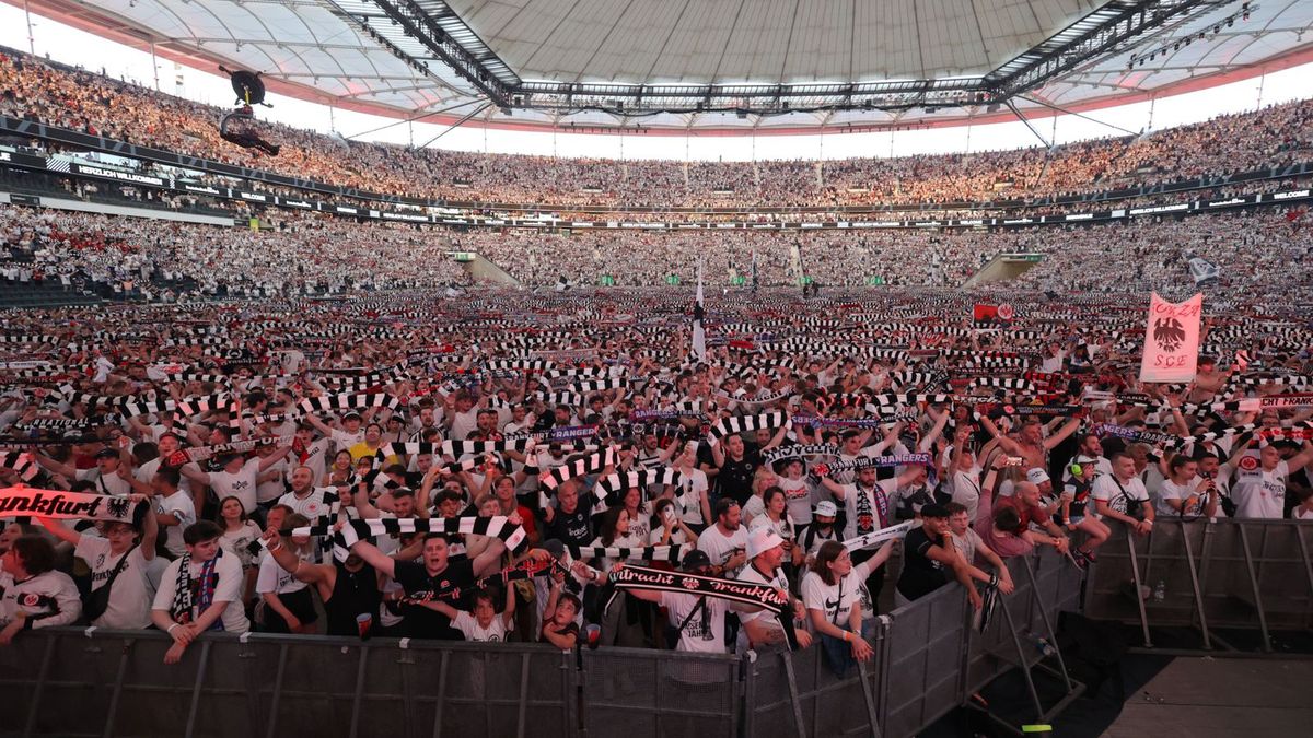 Zdjęcie okładkowe artykułu: Twitter / UELFinal / Wypełniony stadion Eintrachtu Frankfurt