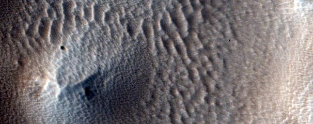 Więcej zdjęć możecie zobaczyć na stronie HiRISE. Na pewno przypadną wam do gustu.
