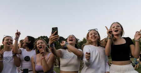 Z warszawskiego koncertu Taylor Swift do szpitala. Nastolatka tak krzyczała, że pękło jej płuco