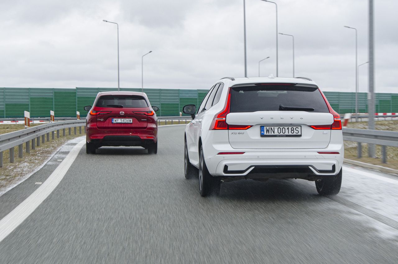 Na mokrej równej drodze mazda cieszy kierowcę pracą układu przeniesienia napędu. Volvo jest po prostu poprawne