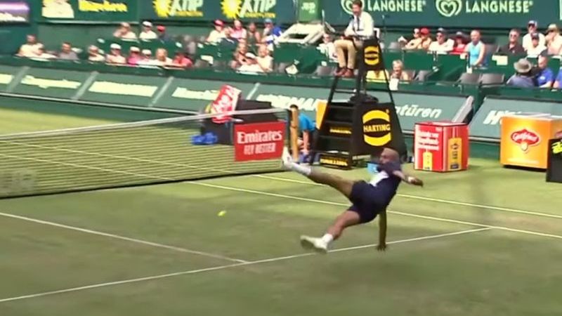 YouTube / ATP Tour / Na zdjęciu: Benoit Paire podczas meczu z Jo-Wilfriedem Tsongą w Halle