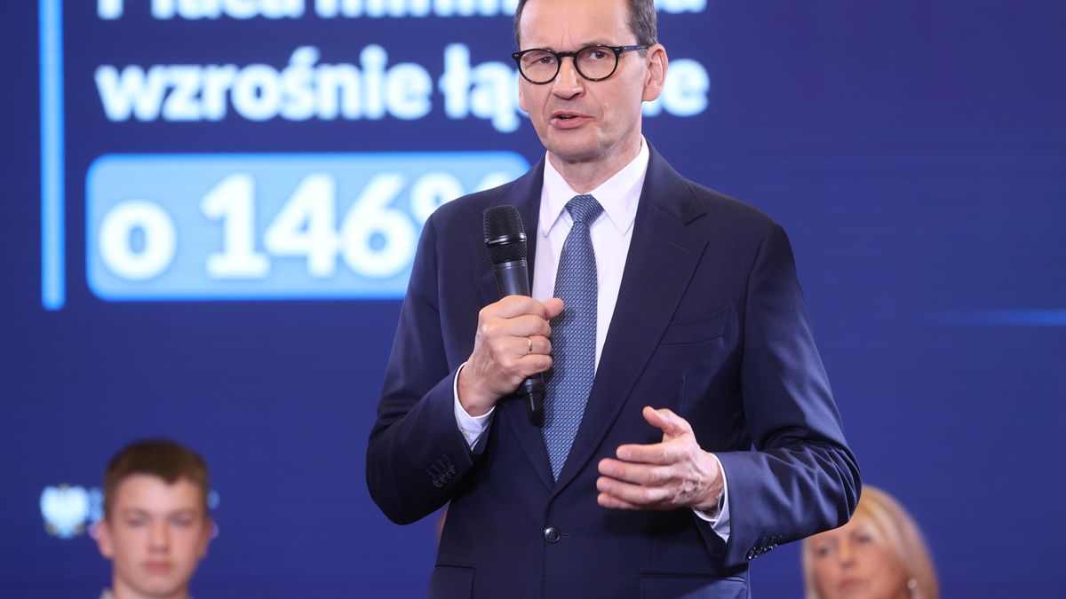 Warszawa, 14.09.2023. Prezes Rady Ministrów Mateusz Morawiecki przemawia na konferencji prasowej "Rząd blisko ludzi", 14 bm. w Ministerstwie Rodziny i Polityki Społecznej w Warszawie. (aldg) PAP/Rafał Guz