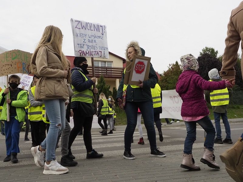 Mieszkańcy w ramach protestu zablokowali drogę w Krężnicy Jarej