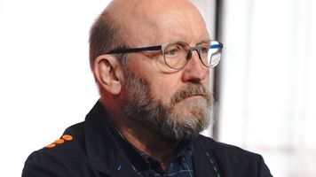 Artur Barciś zalał się łzami zrywając AZBEST w USA. "Ciężka, fizyczna praca"