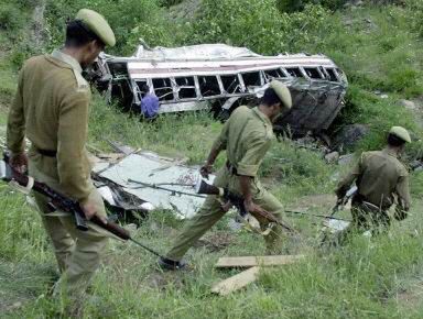 21 osób zabitych w wypadku w Kaszmirze