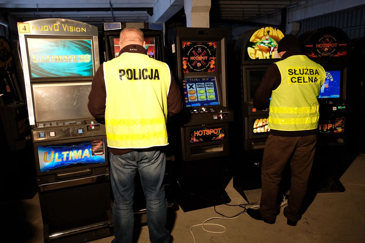 MF: za udział w nielegalnych grach na automatach grozi grzywna nawet do blisko 4,48 mln zł