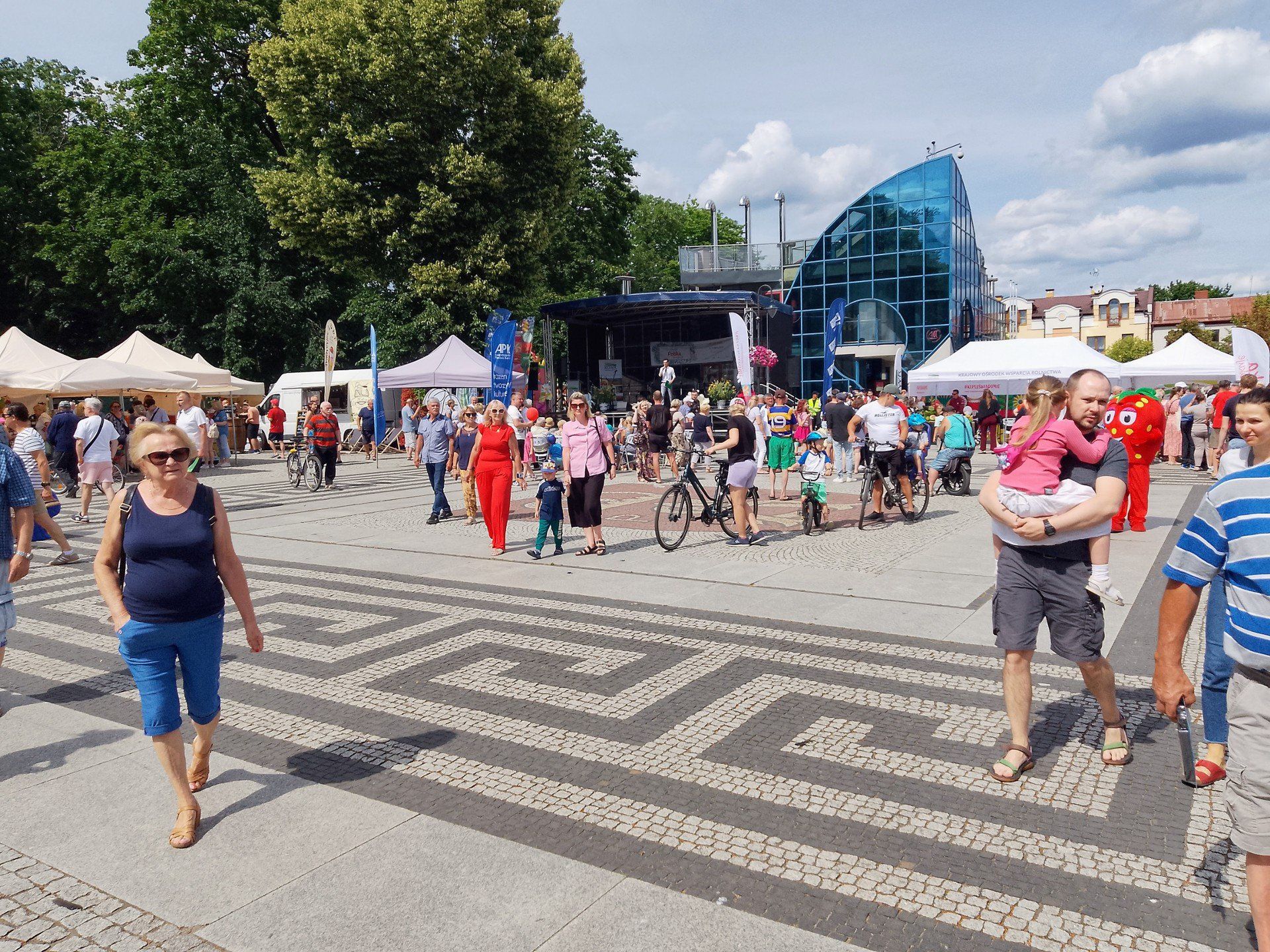 W Augustowie trwają dwudniowe targi "Polska smakuje"