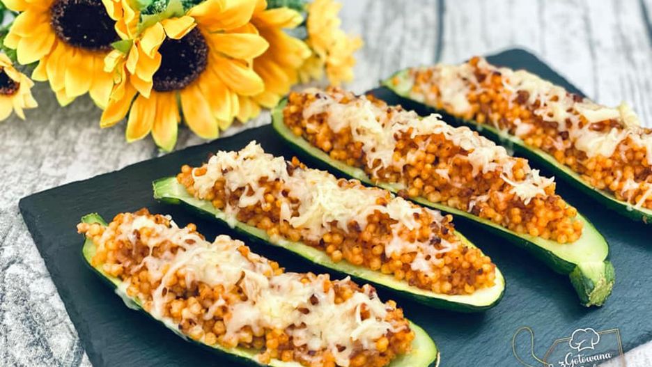 Przepis na faszerowaną cukinię. Obowiązkowa pozycja w jesiennym menu