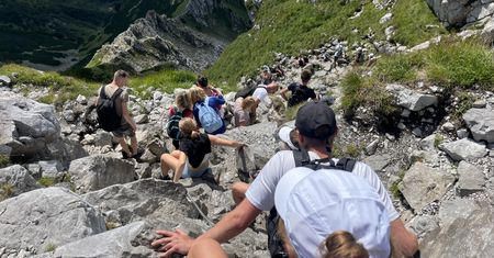 Oblężenie Tatr. Kolejki do wejścia na Giewont i Rysy