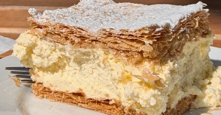 Kupuję gotowe ciasto i robię najlepszą kremówkę. Goście pytają, z której to cukierni