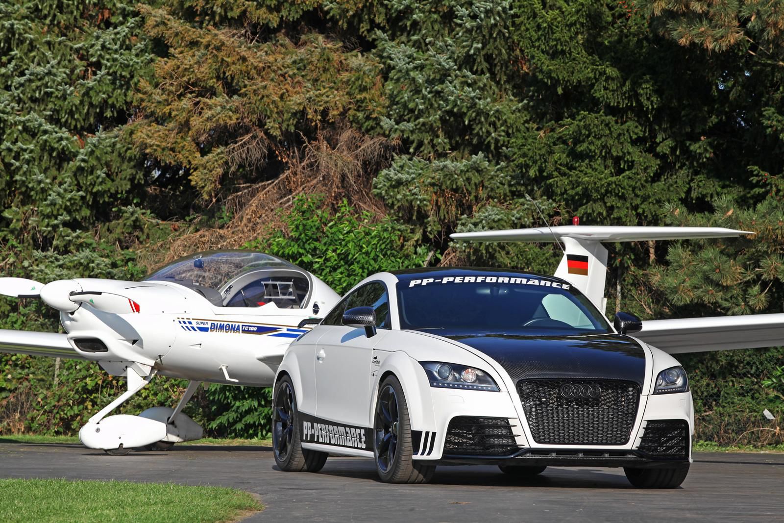 Audi TT RS Black & White Edition