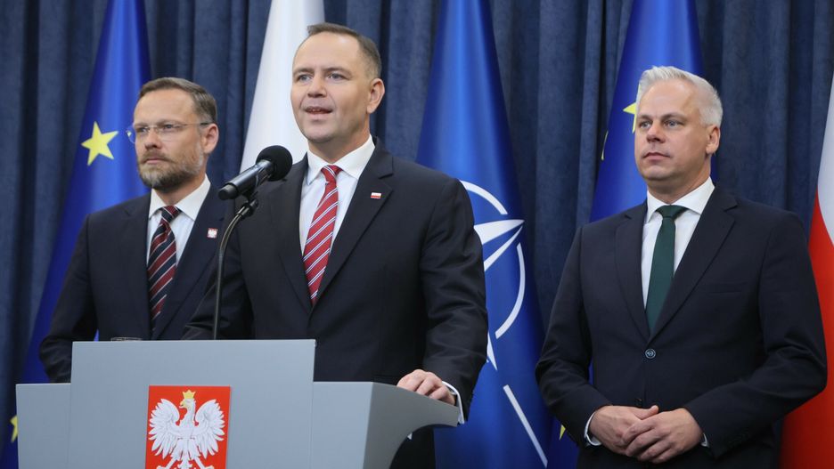 O?wiadczenie prezydenta Karola Nawrockiego
Fot. Wojciech Olkusnik/East News, 21.08.2025. Oswiadczenie prezydenta Karola Nawrockiego, w Palacu Prezydenckim w Warszawie. 
N/z: Zbigniew Bogucki, Karol Nawrocki, Karol Rabenda
Wojciech Olkusnik