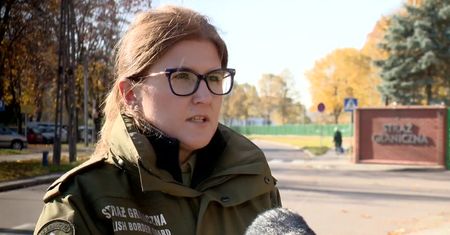 “Ok. 60 cudzoziemców próbowało sforsować ogrodzenie”. Straż Graniczna o incydencie na granicy w pobliżu Usnarza Górnego