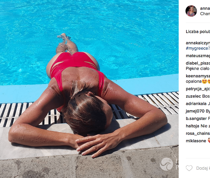Anna Kalczyńska w kostiumie kąpielowym w Grecji