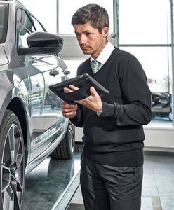 Kupno nowej polisy na długo przed końcem starej: sposób na oszczędność?