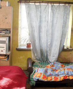 Poszukiwany przestępca chował się w... wersalce