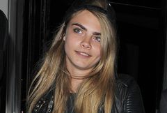 Co ma na nogach Cary Delevingne?