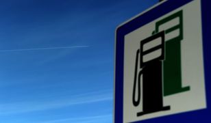 Orlen i Lotos obniżają ceny paliw