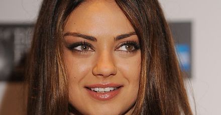 Mila Kunis wdzięczna za biedę