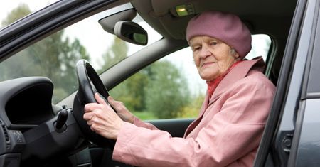 Seniorzy również mogą być niebezpieczni "za kółkiem"