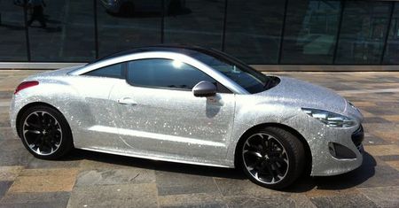 Diamentowy Peugeot RCZ na jubileusz Elżbiety II