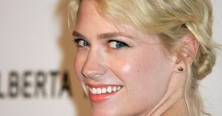 January Jones chroniona przez paparazzi