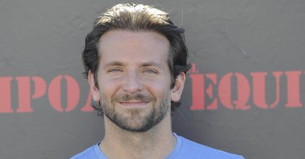 Bradley Cooper woli sławne