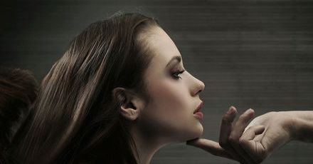 Podryw okiem kobiet – co nas pociąga w facetach?