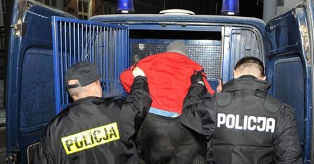 54 auta uszkodzone przez wandala
