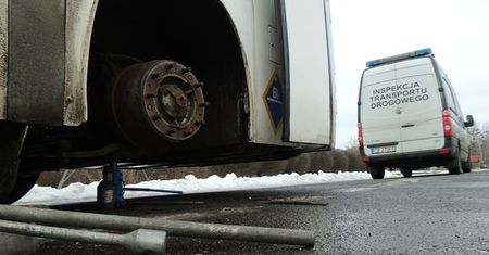 Wiózł dzieci autokarem, który powinien trafić na złom