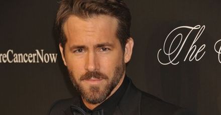 Ryan Reynolds zakrwawionym Deadpoolem