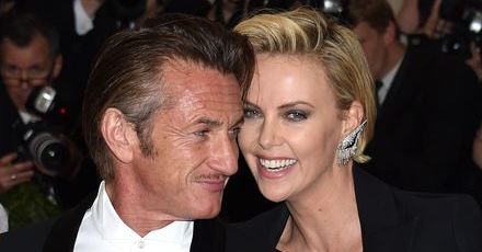 Charlize Theron zaręczona z Seanem Pennem