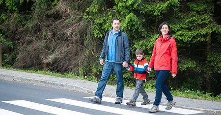 Policja za bezwzględnym pierwszeństwem pieszego na pasach