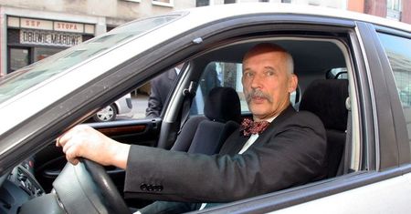 Janusz Korwin-Mikke z uchylonym immunitetem. Odpowie za przekroczenie prędkości