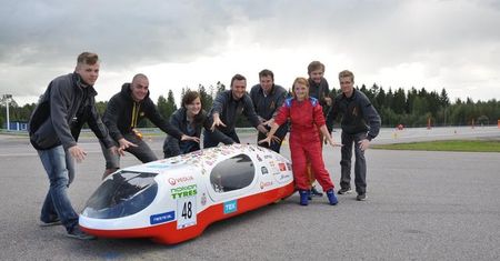 Bolid łódzkich studentów przejechał 830 km na litrze paliwa