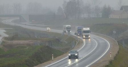 Polacy wolą samochód od pociągu