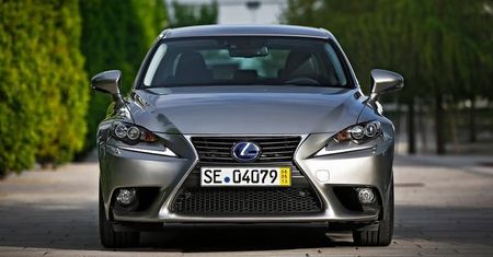 Lexus rusza na podbój Turcji