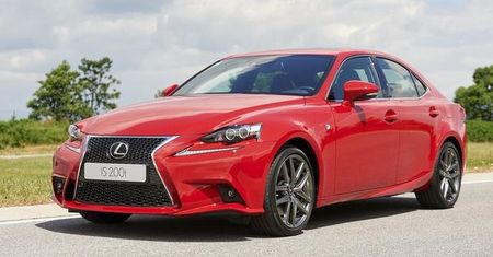Lexus IS 200t w salonach od września br.