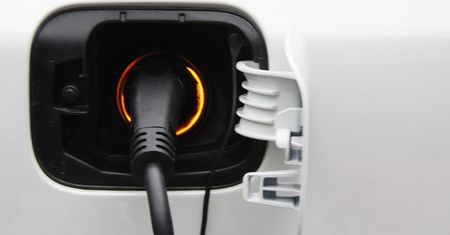 Na co w Polsce może liczyć właściciel samochodu hybrydowego lub elektrycznego?