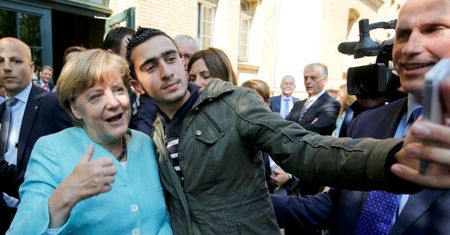 Anas Modamani przegrał z Facebookiem. Chciał usunąć zdjęcie z Merkel